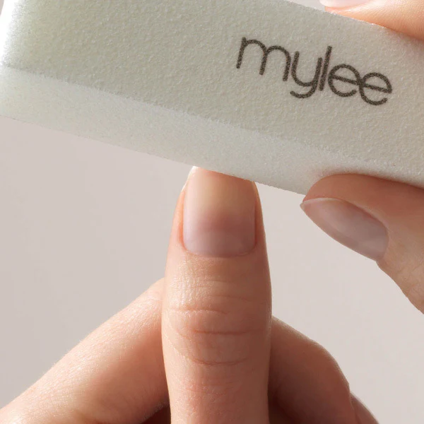 שיוף ועיצוב הציפורן עם בלוק שיוף של Mylee